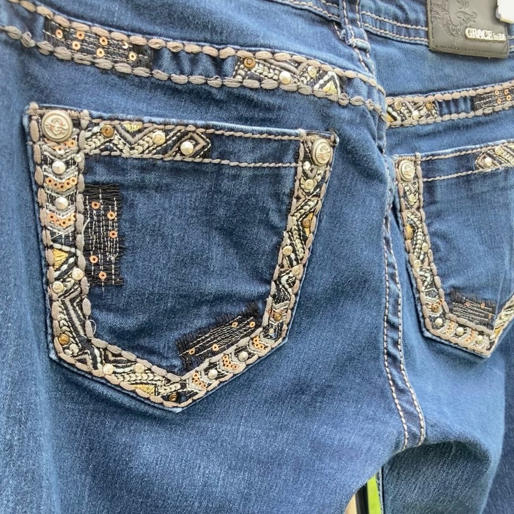 GRACE in LA: Women’s size 25 (2-3) embellished dark wash skinny jeans.